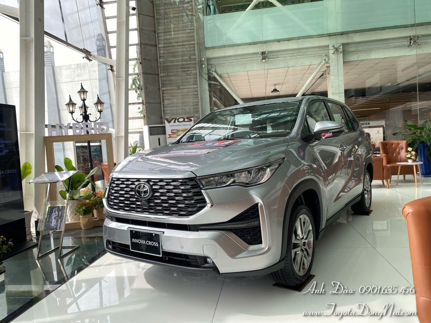 Toyota Innova Cross Hinhchup 14