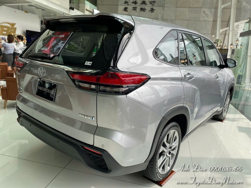 Toyota Innova Cross Hinhchup 15