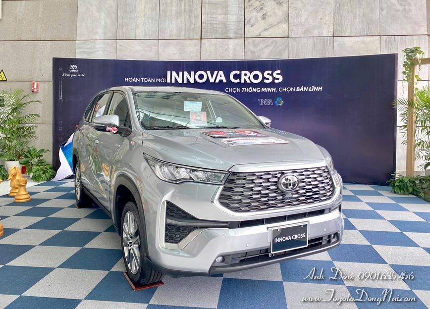 Toyota Innova Cross Hinhchup 16