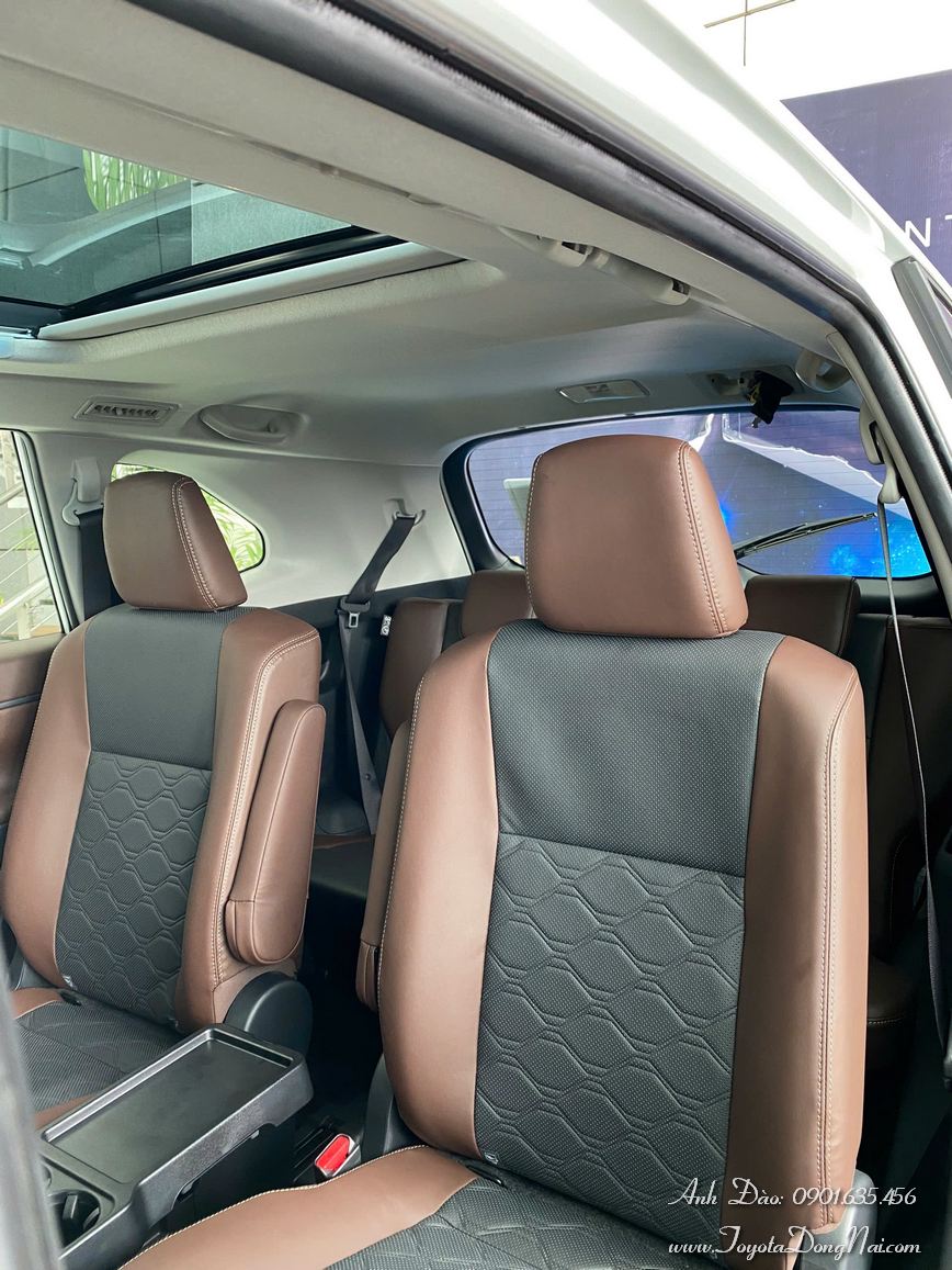 Toyota Innova Cross Hinhchup 2