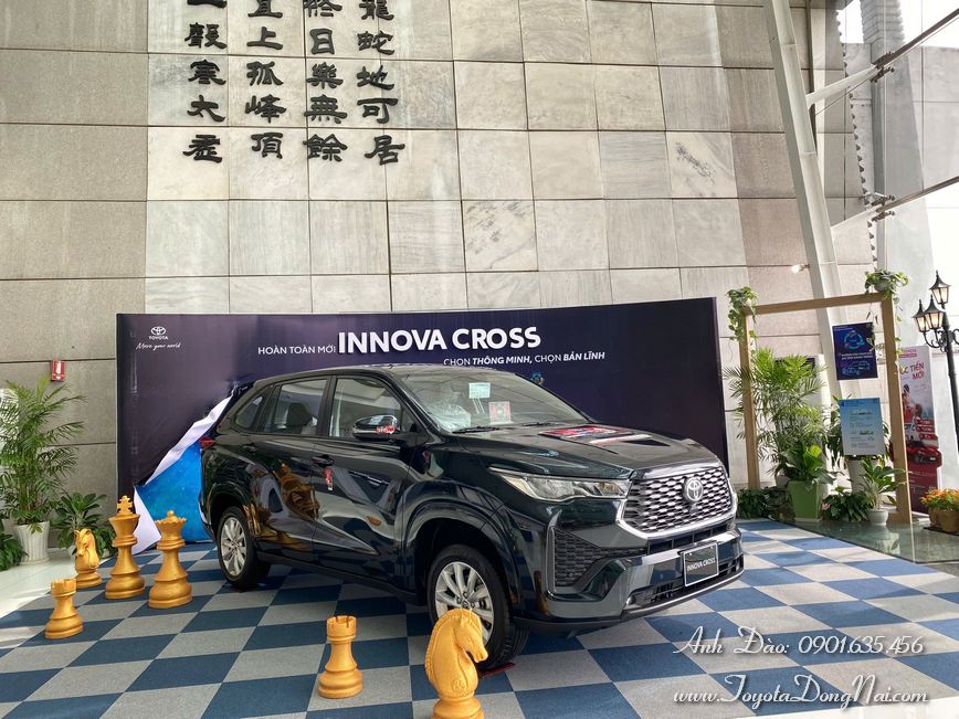 Toyota Innova Cross Hinhchup 20