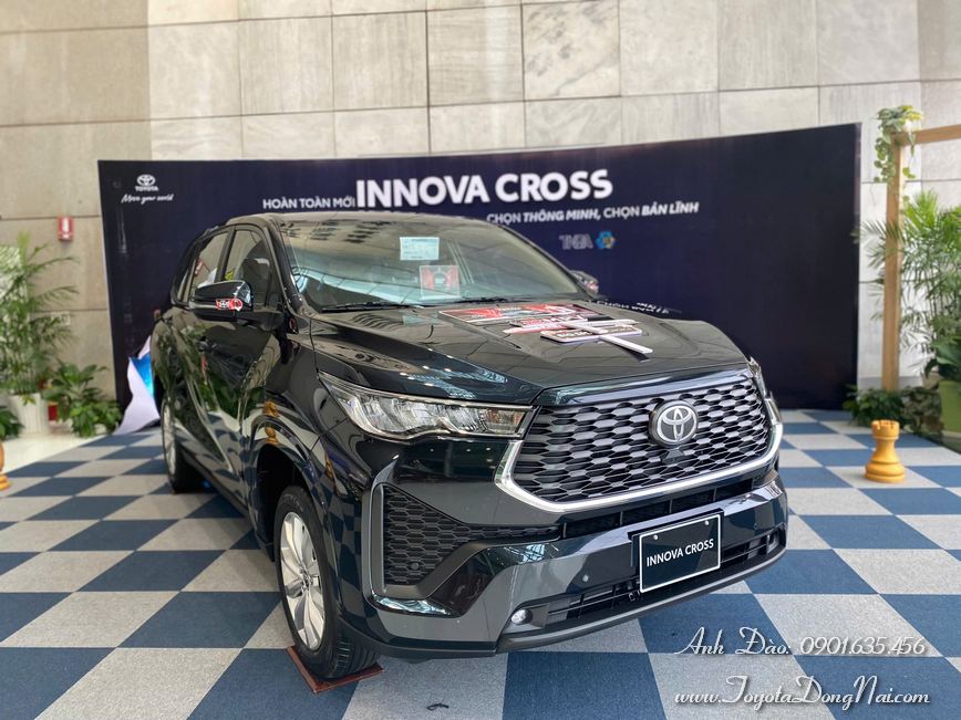 Toyota Innova Cross Hinhchup 28