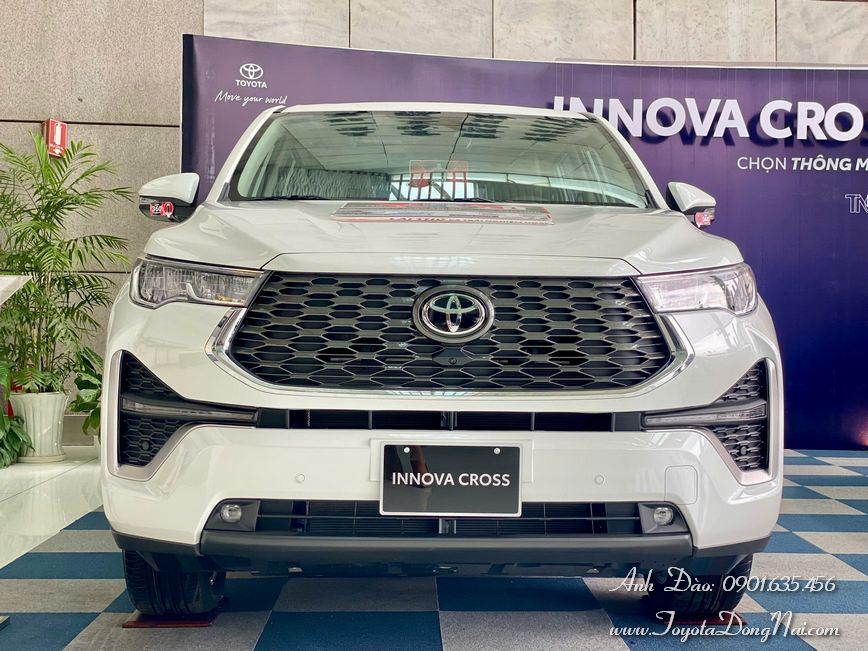 Toyota Innova Cross Hinhchup 33
