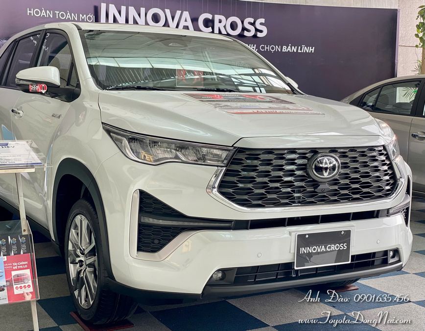 Toyota Innova Cross Hinhchup 40