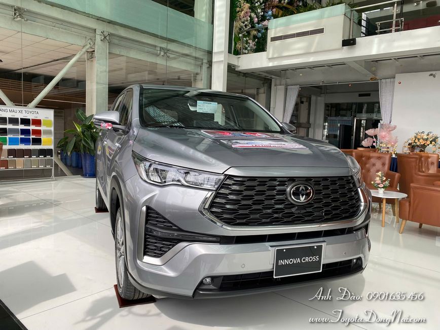 Toyota Innova Cross Hinhchup 6