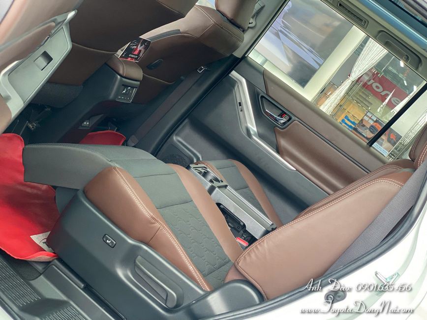 Toyota Innova Cross Hinhchup 7