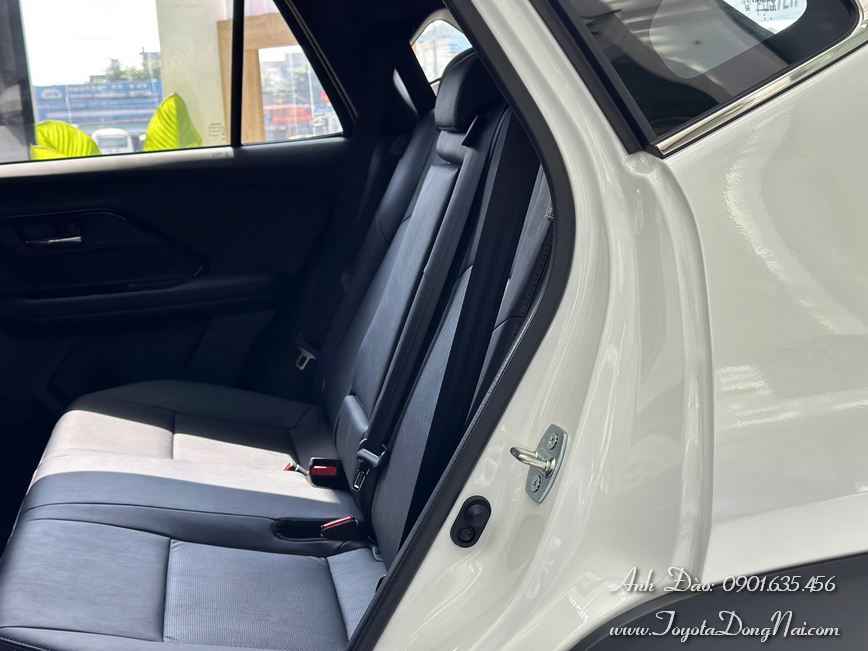 Toyota Yaris Cross Hinhchup 12